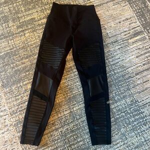 ALO Yoga Black Leggings with Ribbed Detail